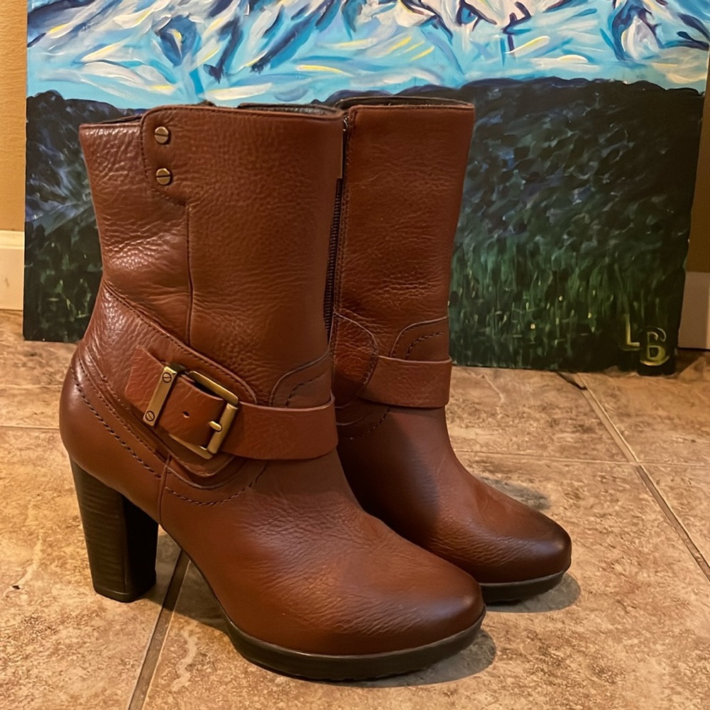 6.5 Clarks Heeled Boots Brown Leather